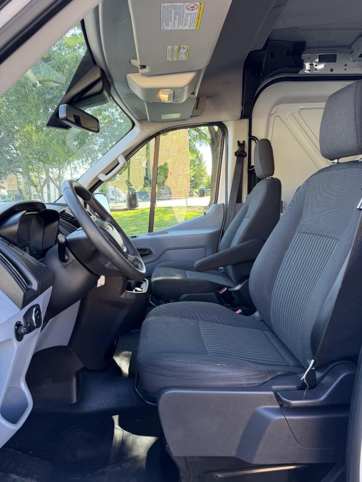 Ford Transit 250 Van Med. Roof w/Sliding Pass. 148-in. WB 2018