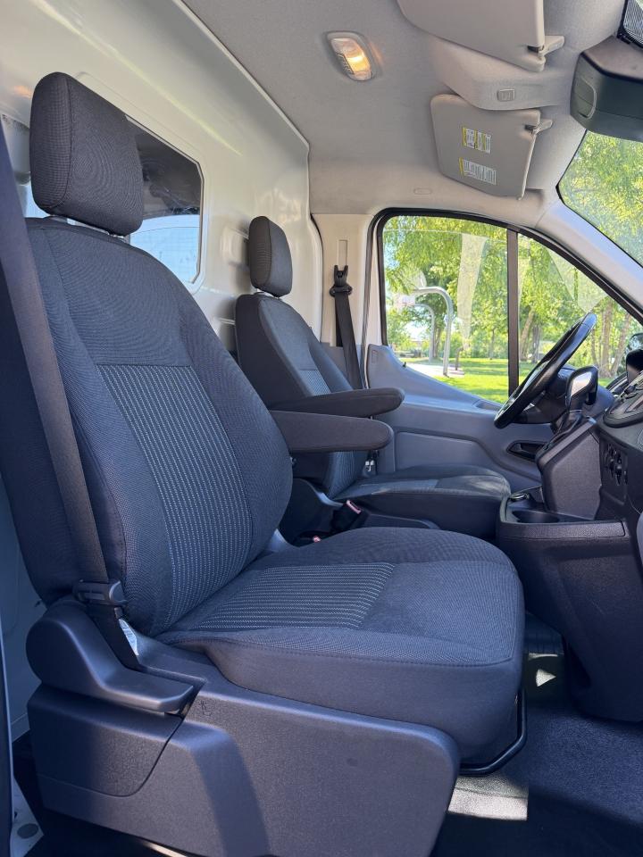 Ford Transit 150 Van Low Roof w/Sliding Pass. 130-in. WB 2019