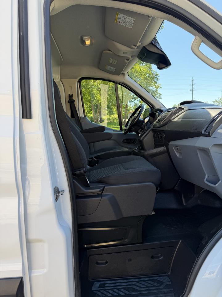 Ford Transit 150 Van Low Roof w/Sliding Pass. 130-in. WB 2019