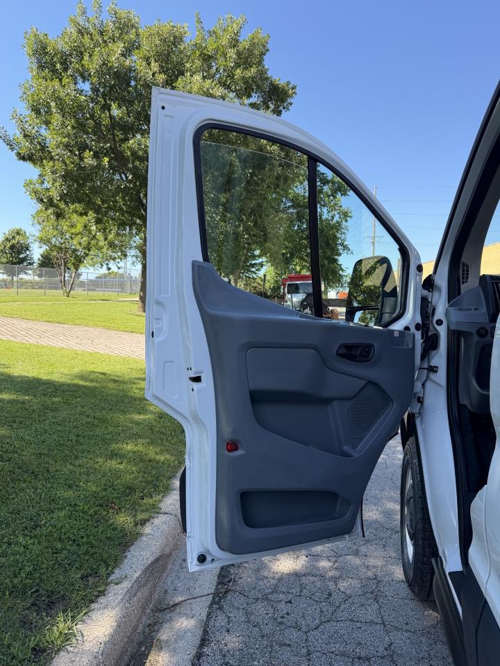 Ford Transit 150 Van Low Roof w/Sliding Pass. 130-in. WB 2019