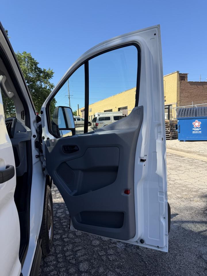 Ford Transit 150 Van Low Roof w/Sliding Pass. 130-in. WB 2019
