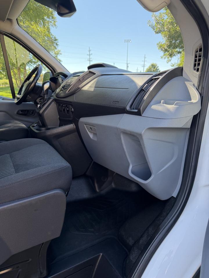 Ford Transit 150 Van Low Roof w/Sliding Pass. 130-in. WB 2019
