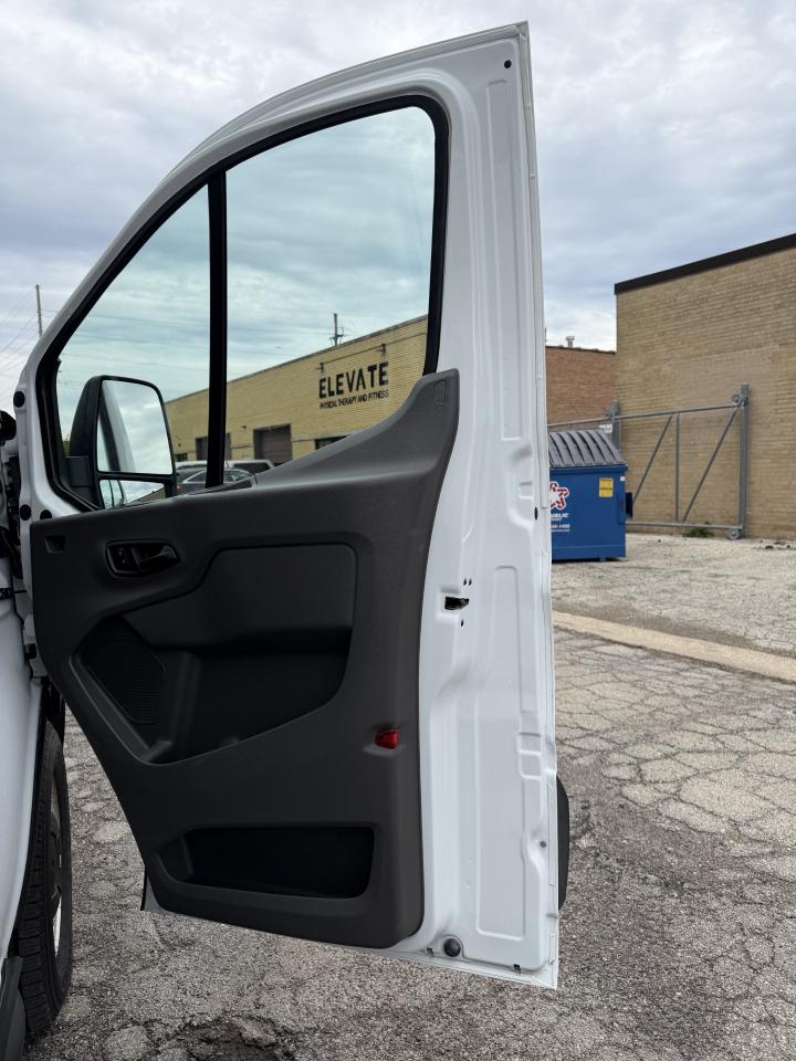 Ford Transit 150 Van Low Roof w/Sliding Pass. 130-in. WB 2021