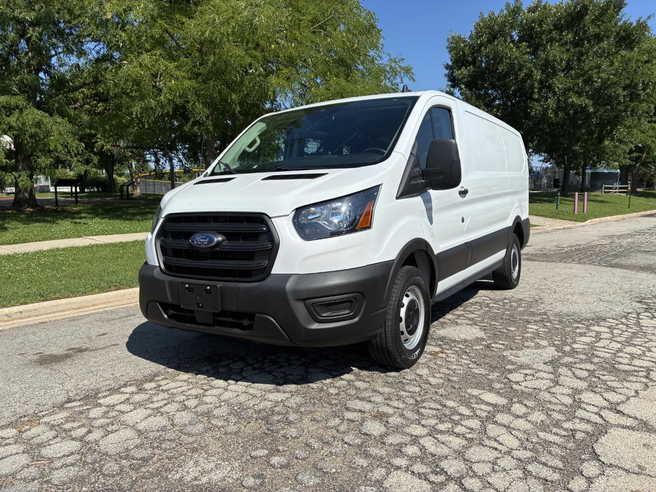 Ford Transit 250 Van Low Roof w/Sliding Pass. 130-in. WB 2020
