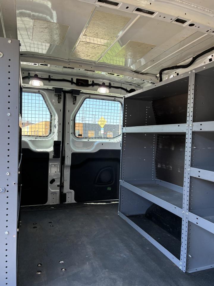 Ford Transit 250 Van Low Roof w/Sliding Pass. 130-in. WB 2020