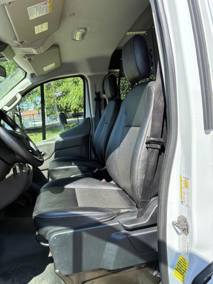 Ford Transit 250 Van Low Roof w/Sliding Pass. 130-in. WB 2020