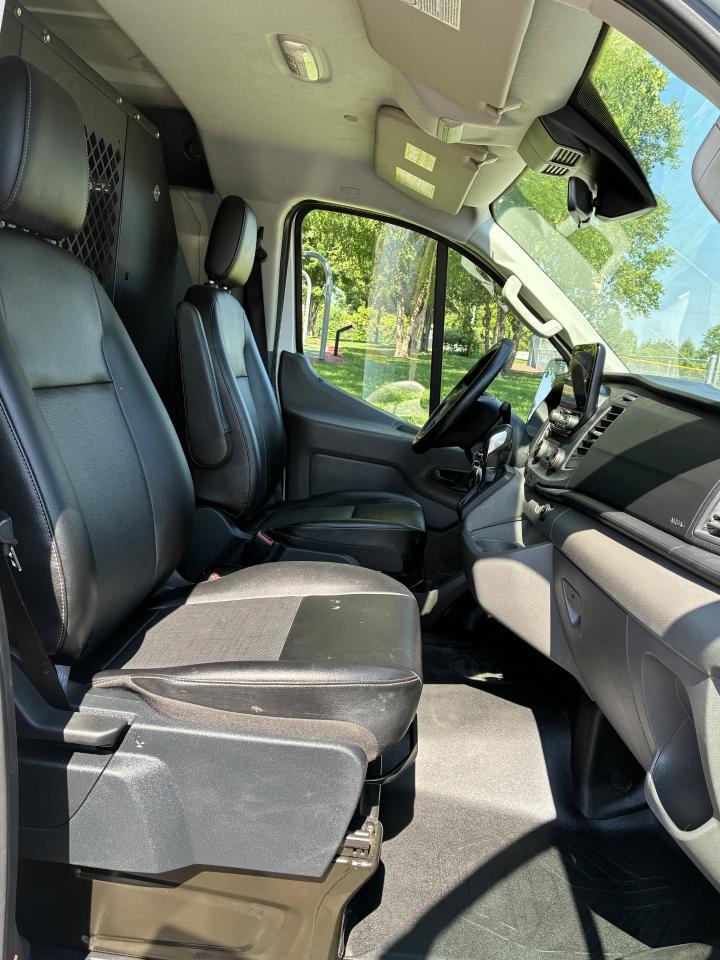 Ford Transit 250 Van Low Roof w/Sliding Pass. 130-in. WB 2020