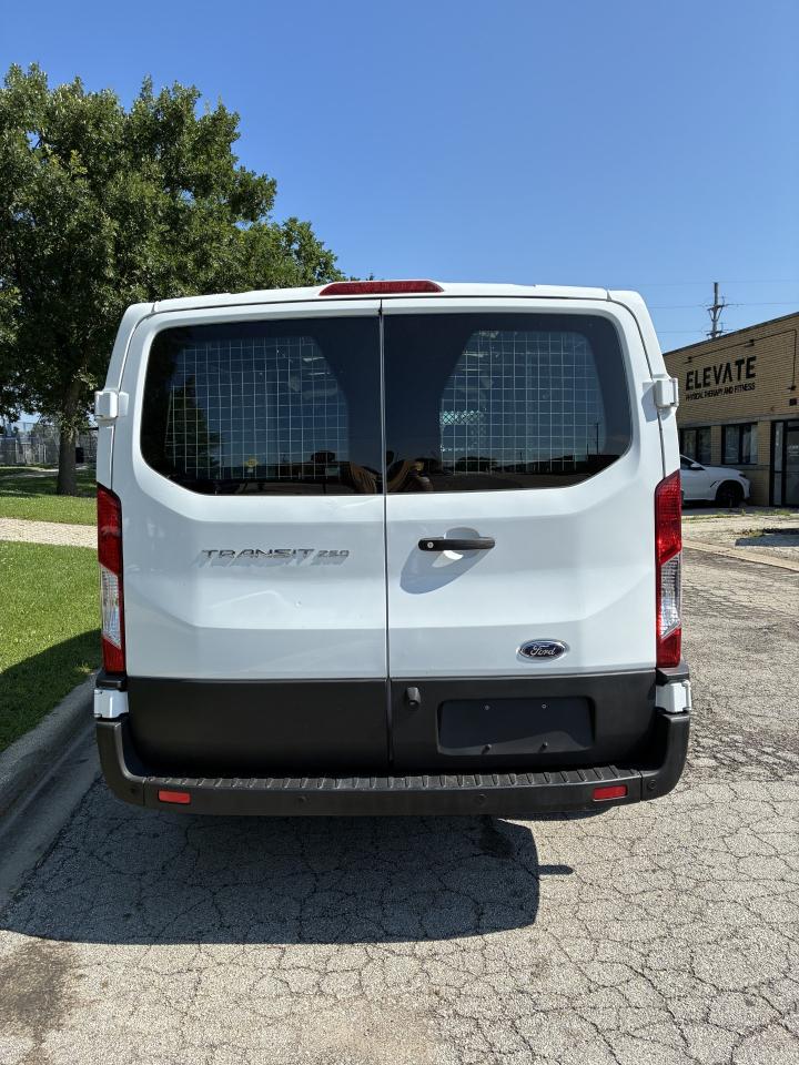 Ford Transit 250 Van Low Roof w/Sliding Pass. 130-in. WB 2020