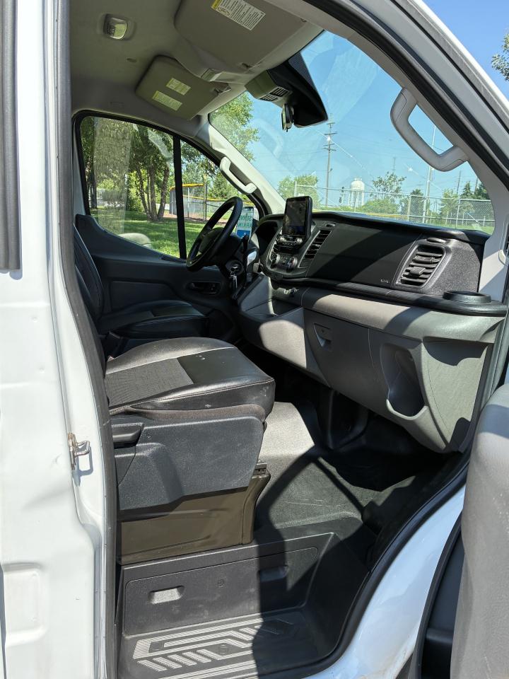Ford Transit 250 Van Low Roof w/Sliding Pass. 130-in. WB 2020