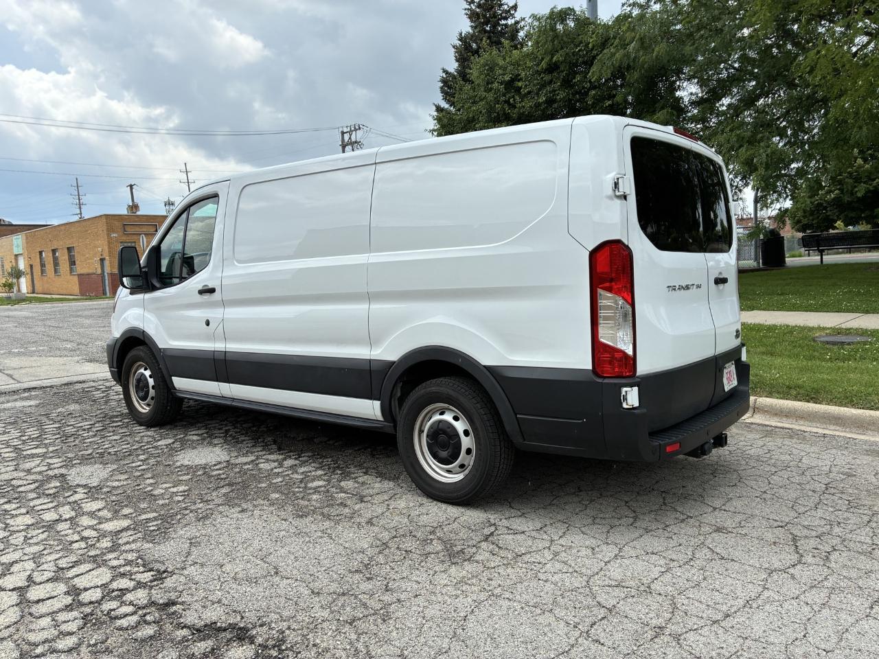 Ford Transit 150 Van Low Roof w/Sliding Pass. 130-in. WB 2022