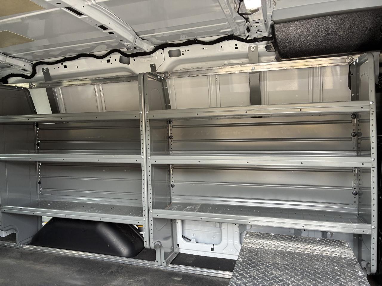 Ford Transit 150 Van Low Roof w/Sliding Pass. 130-in. WB 2022