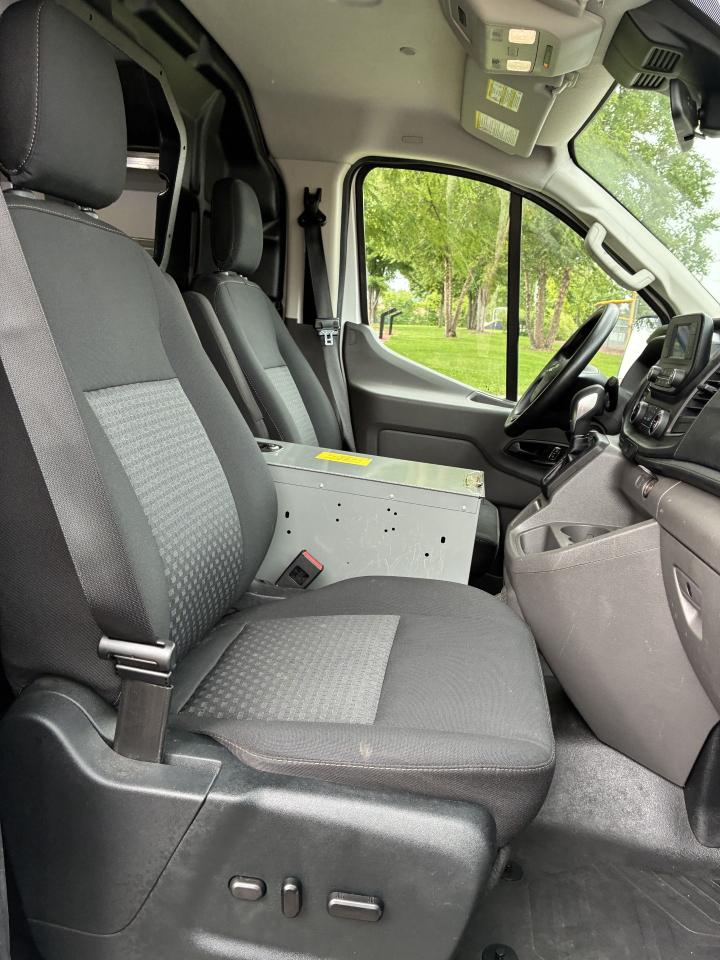 Ford Transit 150 Van Low Roof w/Sliding Pass. 130-in. WB 2022