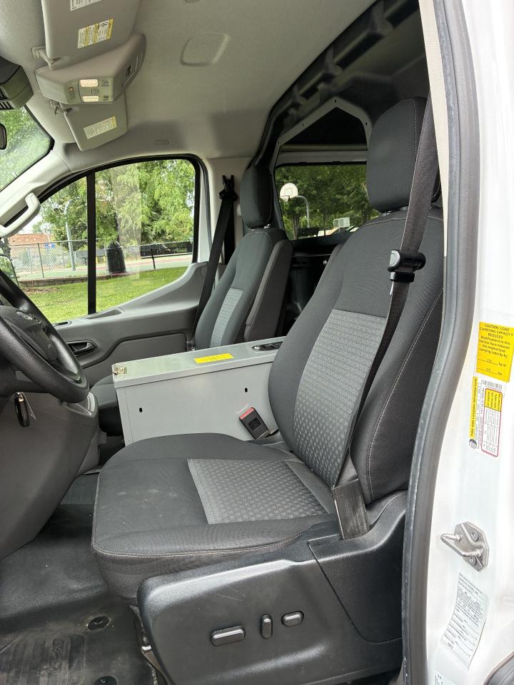 Ford Transit 150 Van Low Roof w/Sliding Pass. 130-in. WB 2022