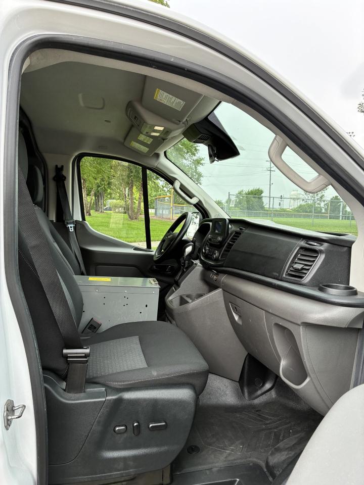 Ford Transit 150 Van Low Roof w/Sliding Pass. 130-in. WB 2022