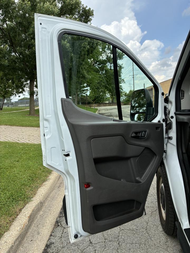 Ford Transit 150 Van Low Roof w/Sliding Pass. 130-in. WB 2022