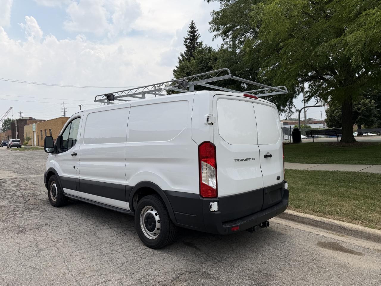 Ford Transit 150 Van Low Roof w/Sliding Pass. 130-in. WB 2022