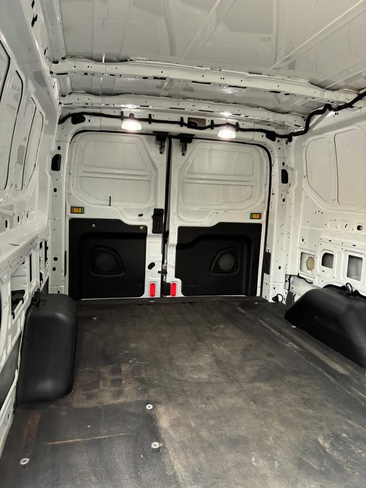 Ford Transit 150 Van Low Roof w/Sliding Pass. 148-in. WB 2020