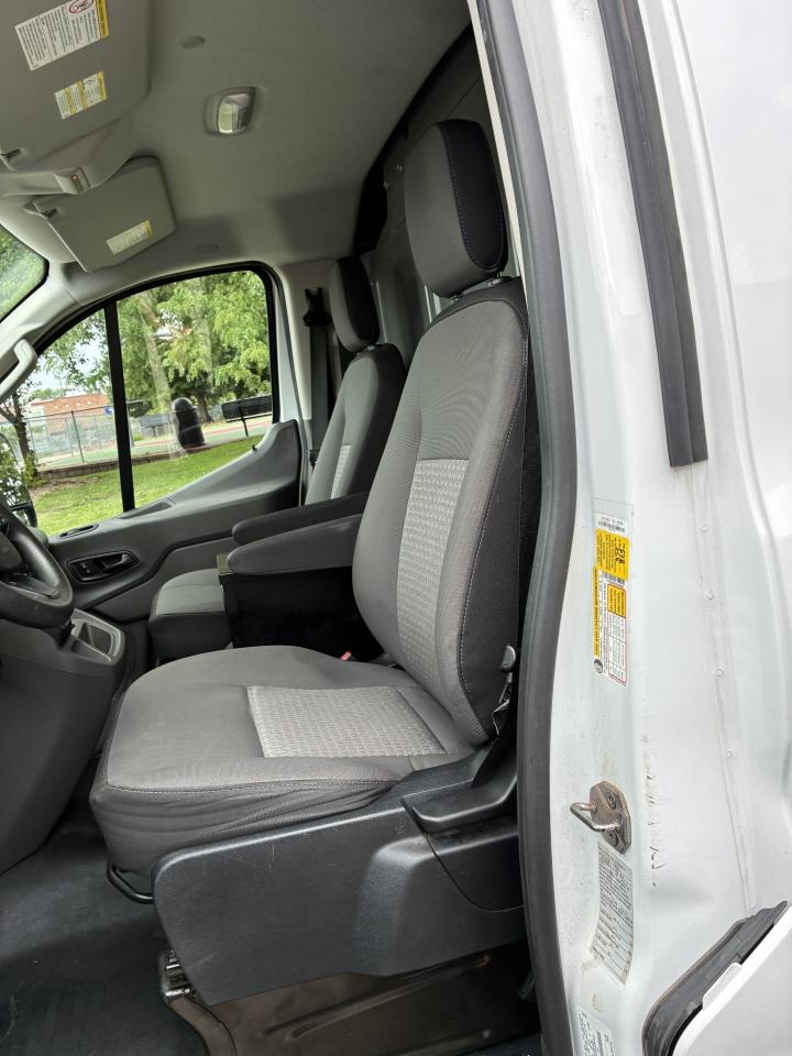 Ford Transit 150 Van Low Roof w/Sliding Pass. 148-in. WB 2020