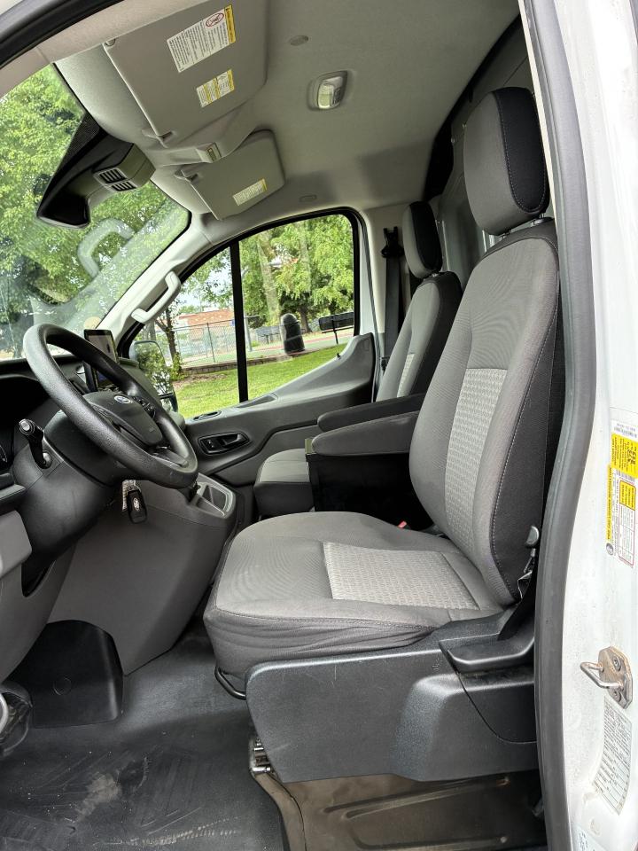 Ford Transit 150 Van Low Roof w/Sliding Pass. 148-in. WB 2020