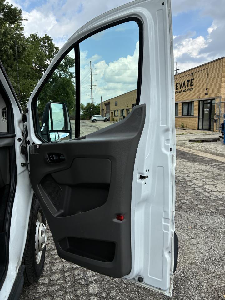 Ford Transit 150 Van Low Roof w/Sliding Pass. 148-in. WB 2020