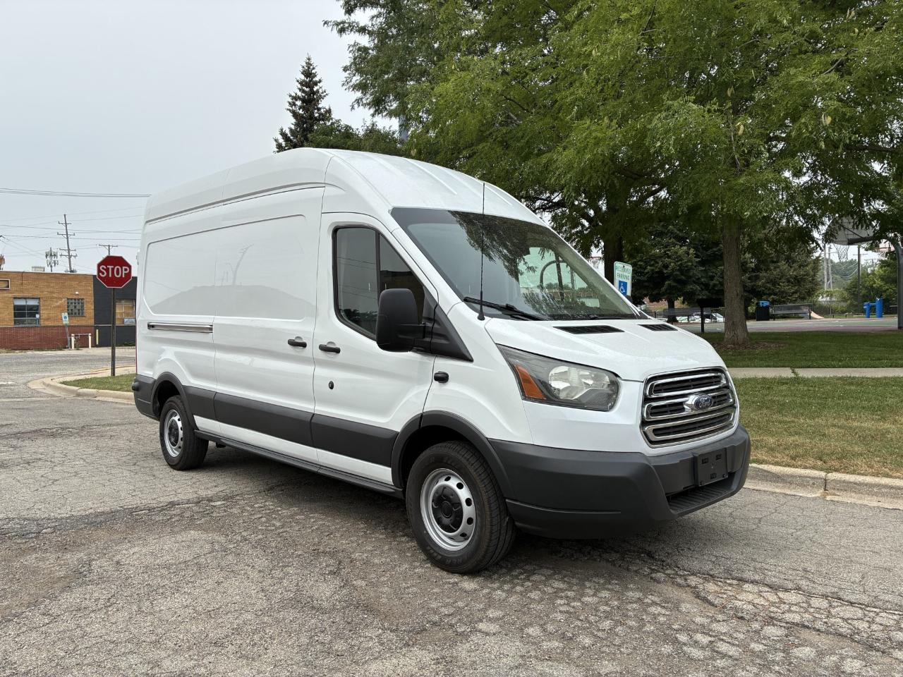 Ford Transit 250 Van High Roof w/Sliding Pass. 148-in. WB 2015