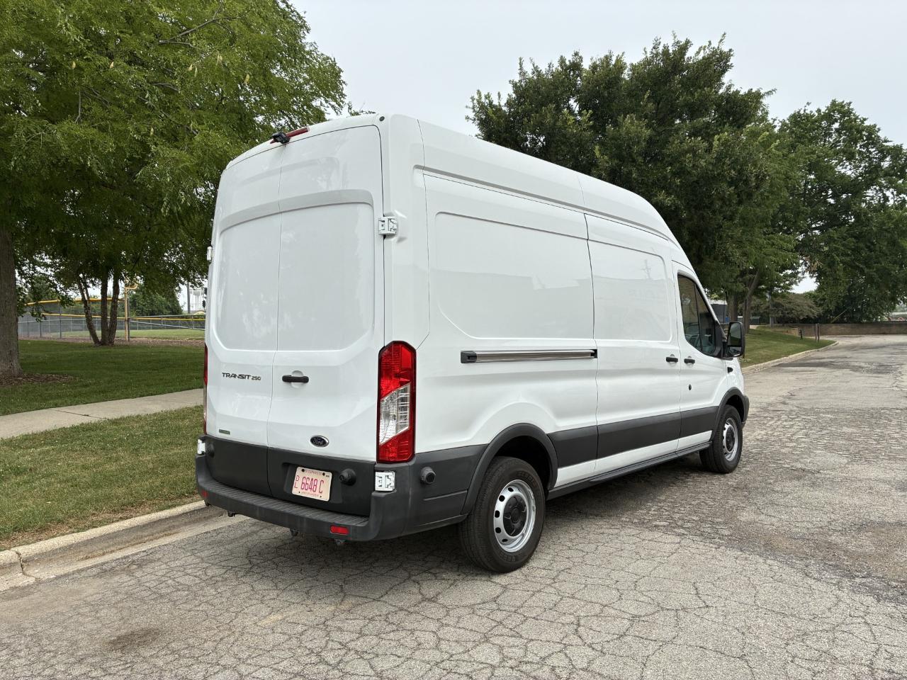 Ford Transit 250 Van High Roof w/Sliding Pass. 148-in. WB 2015