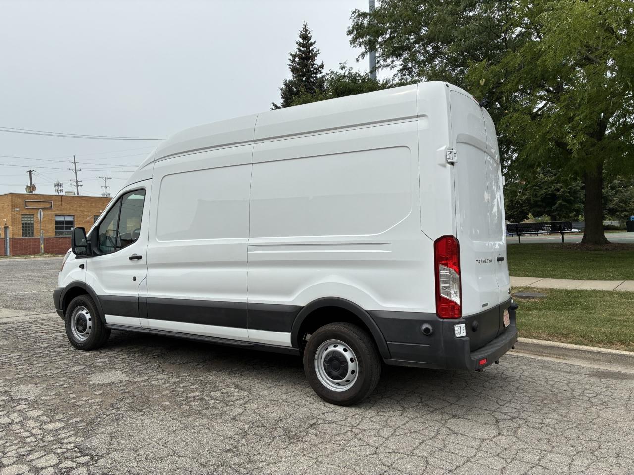 Ford Transit 250 Van High Roof w/Sliding Pass. 148-in. WB 2015