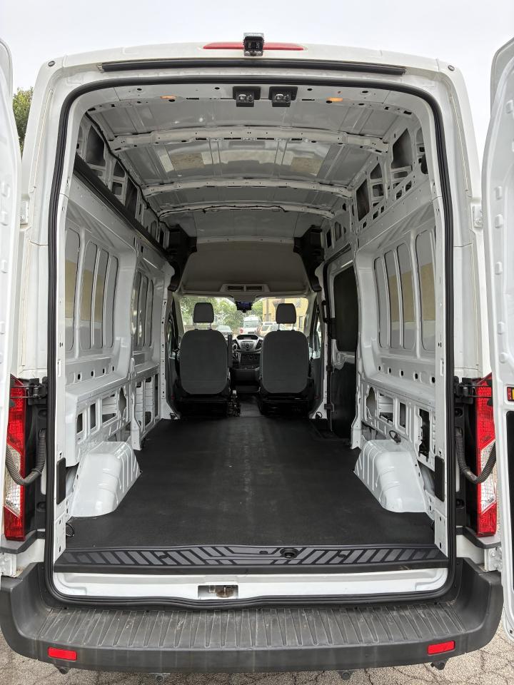 Ford Transit 250 Van High Roof w/Sliding Pass. 148-in. WB 2015