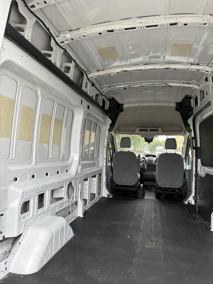 Ford Transit 250 Van High Roof w/Sliding Pass. 148-in. WB 2015