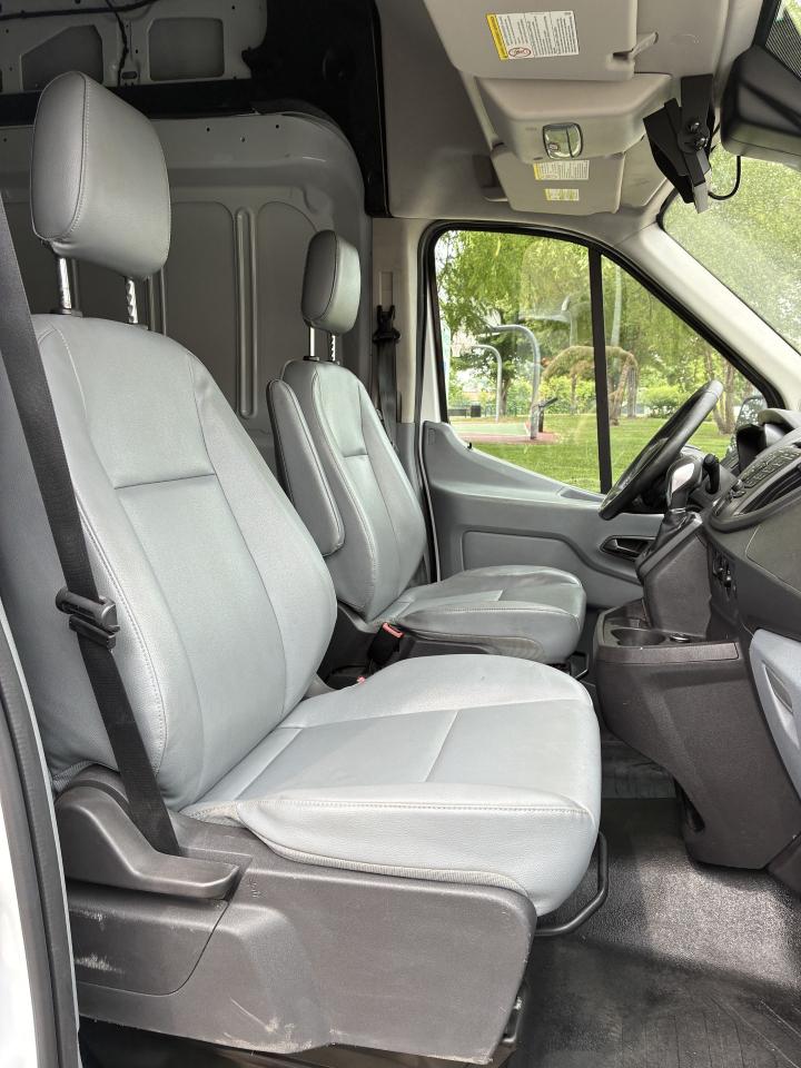 Ford Transit 250 Van High Roof w/Sliding Pass. 148-in. WB 2015