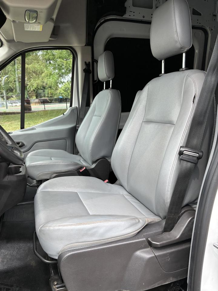 Ford Transit 250 Van High Roof w/Sliding Pass. 148-in. WB 2015