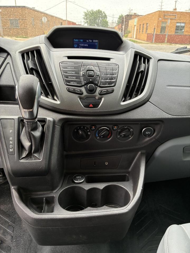 Ford Transit 250 Van High Roof w/Sliding Pass. 148-in. WB 2015