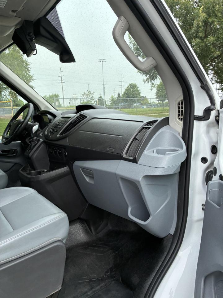 Ford Transit 250 Van High Roof w/Sliding Pass. 148-in. WB 2015