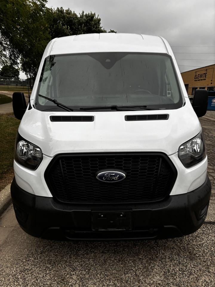 Ford Transit 250 Van Med. Roof w/Sliding Pass. 148-in. WB 2024
