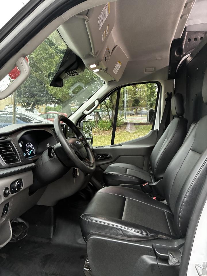 Ford Transit 250 Van Med. Roof w/Sliding Pass. 148-in. WB 2024