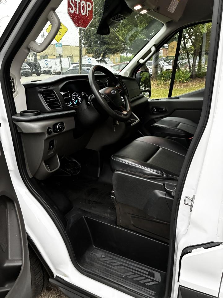 Ford Transit 250 Van Med. Roof w/Sliding Pass. 148-in. WB 2024