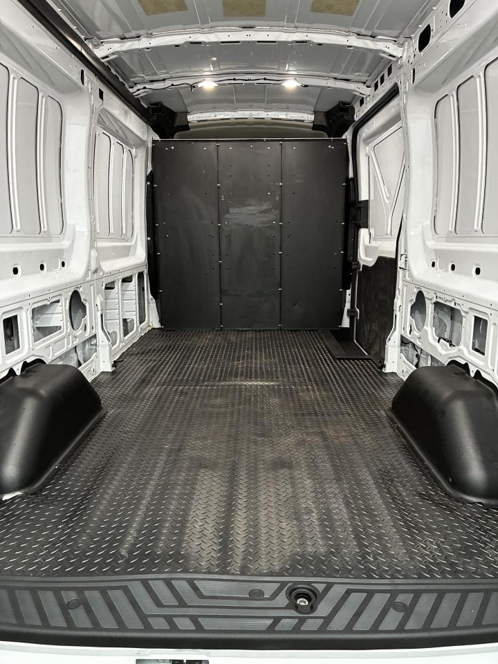 Ford Transit 250 Van Med. Roof w/Sliding Pass. 148-in. WB 2024