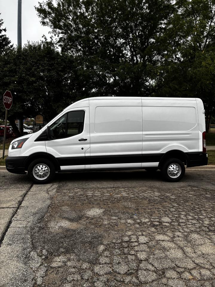 Ford Transit 250 Van Med. Roof w/Sliding Pass. 148-in. WB 2024
