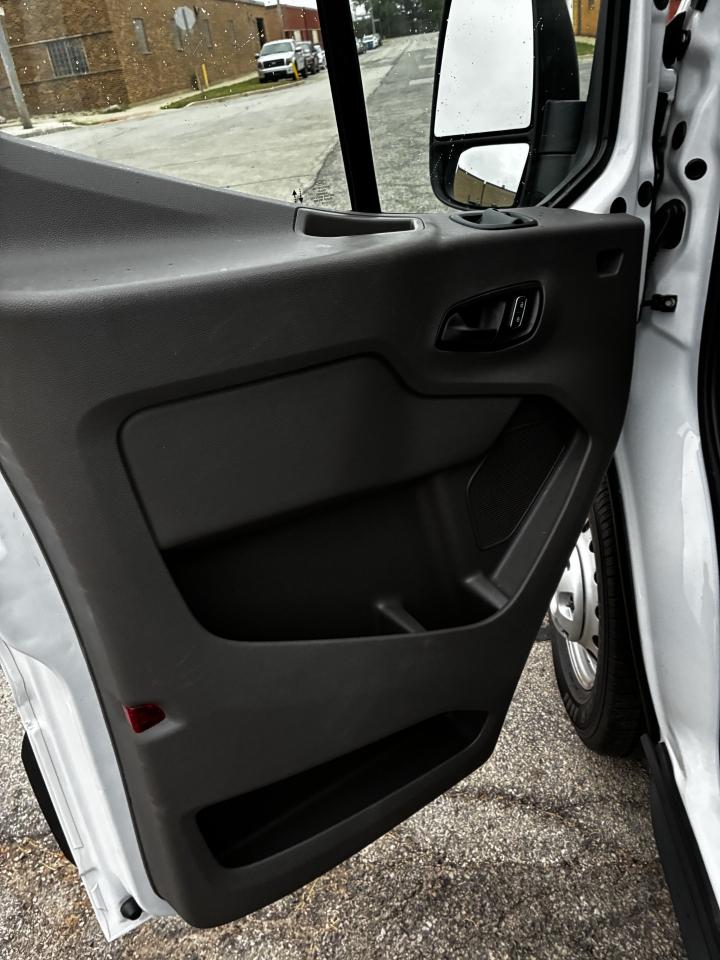Ford Transit 250 Van Med. Roof w/Sliding Pass. 148-in. WB 2024