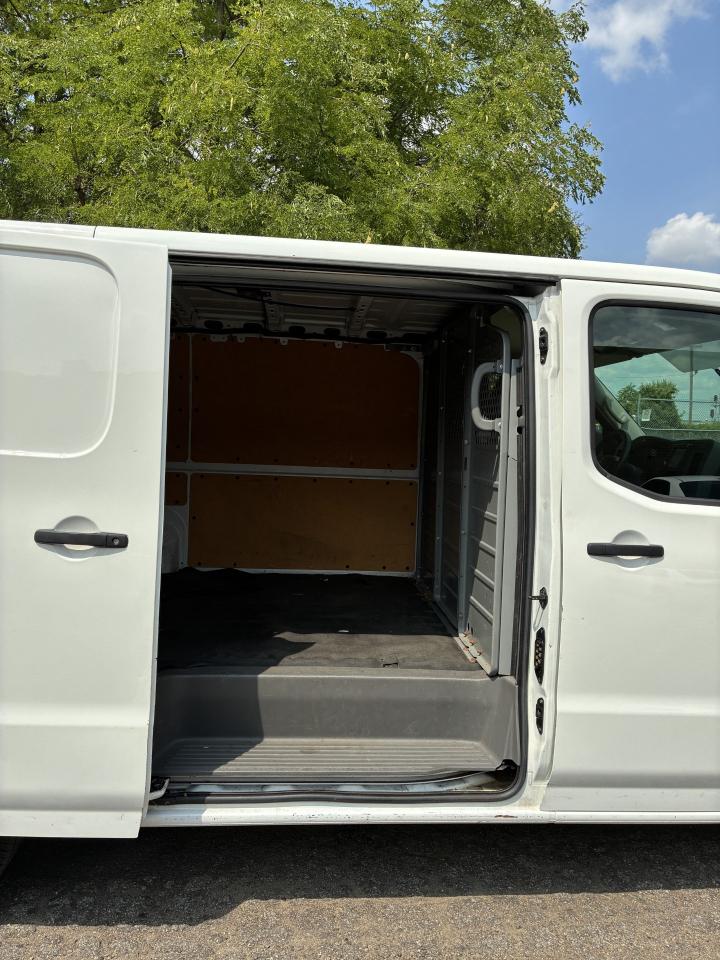 Nissan NV Cargo 2500 HD SV V8 2020