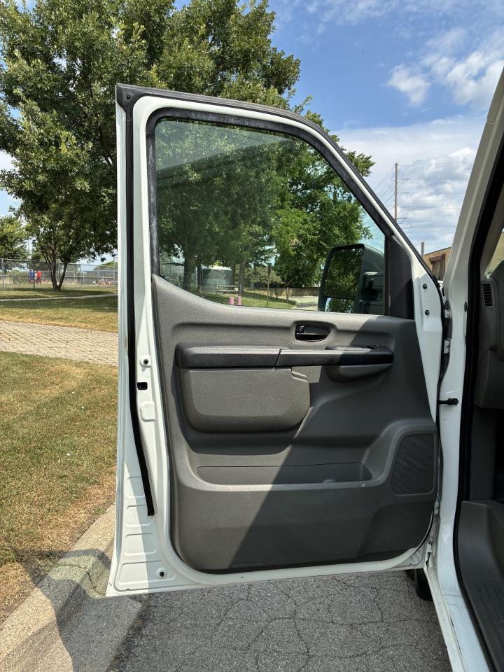 Nissan NV Cargo 2500 HD SV V8 2020