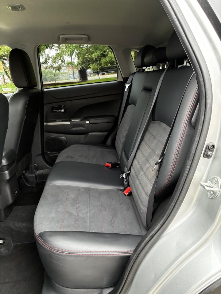 Mitsubishi Outlander Sport  2025