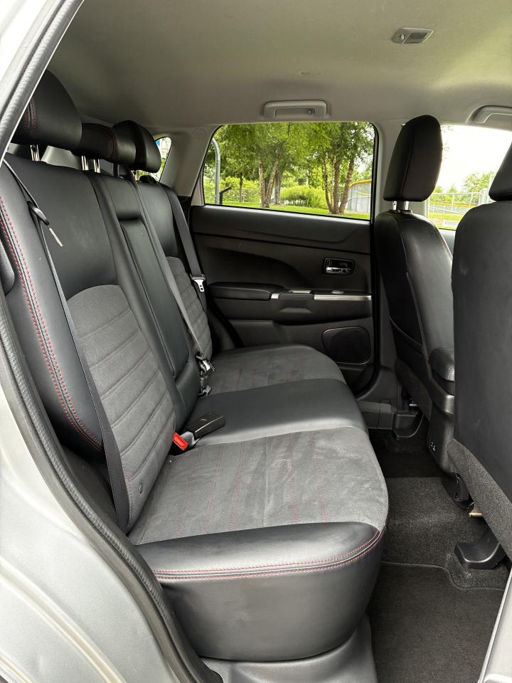 Mitsubishi Outlander Sport  2025