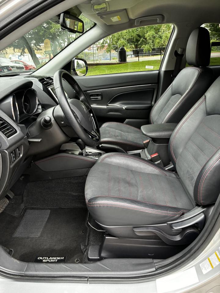 Mitsubishi Outlander Sport  2025