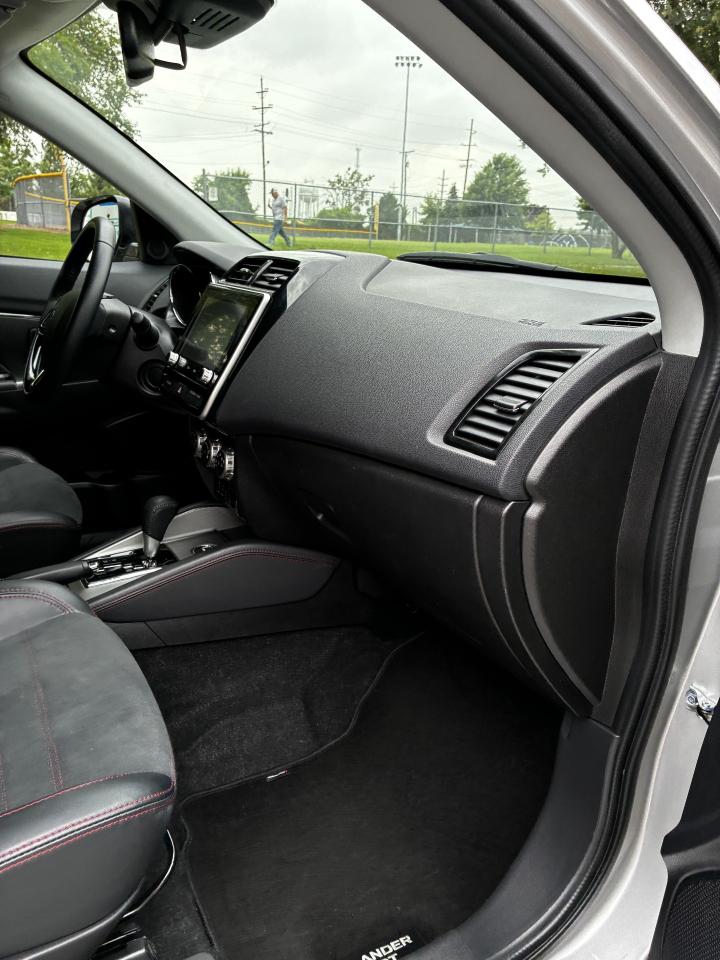 Mitsubishi Outlander Sport  2025