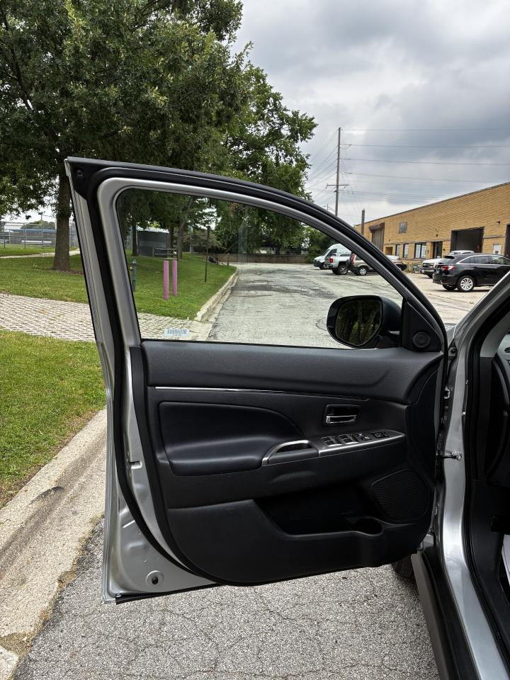 Mitsubishi Outlander Sport  2025