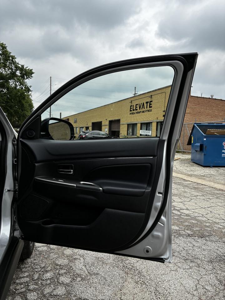 Mitsubishi Outlander Sport  2025