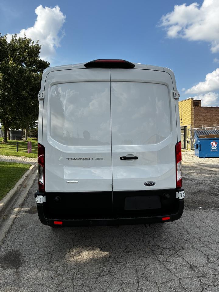 Ford Transit 250 Van Med. Roof w/Dual Sliding 148-in. WB 2020