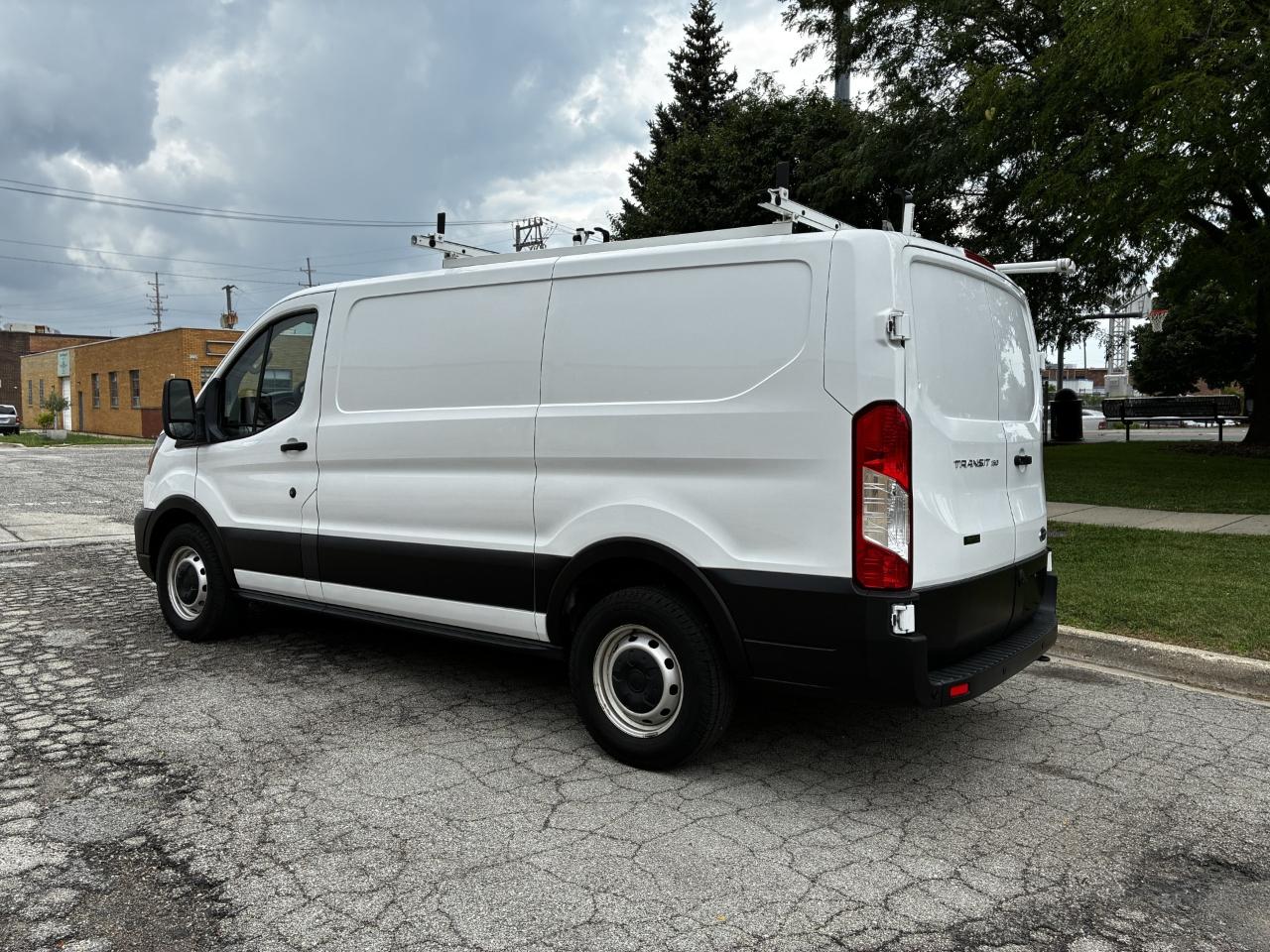 Ford Transit 150 Van Low Roof w/Sliding Pass. 130-in. WB 2020