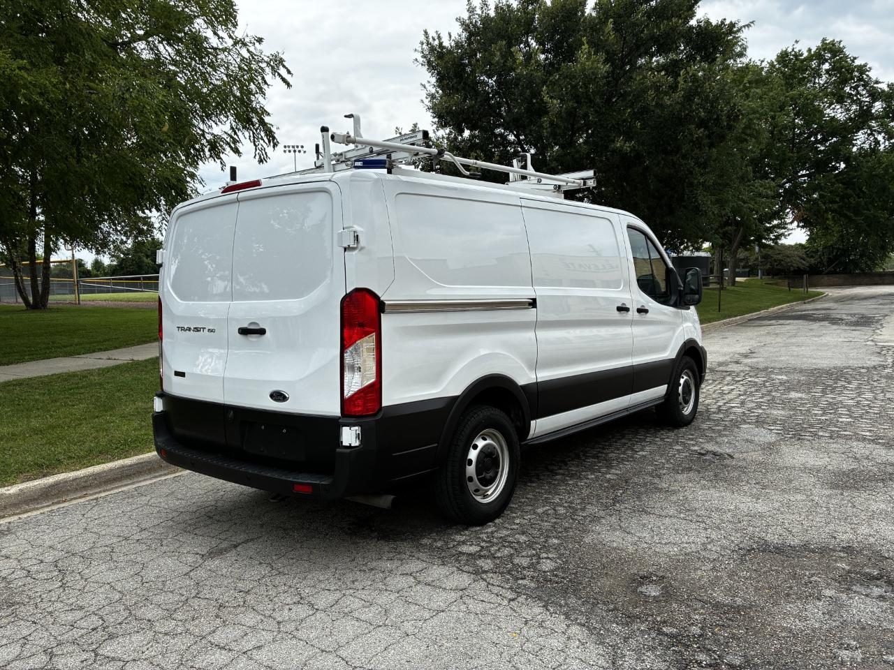 Ford Transit 150 Van Low Roof w/Sliding Pass. 130-in. WB 2020